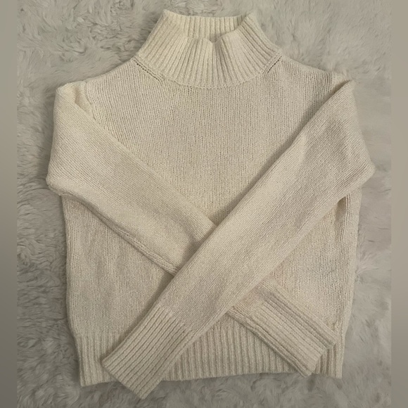 Aritzia Wilfred White Sweater - Picture 2 of 2